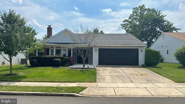 10 HORSESHOE LN N, Columbus, NJ 08022