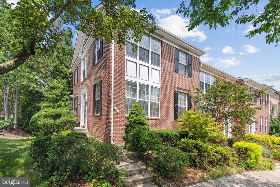 6101 DONIVAL SQ, Alexandria, VA 22315