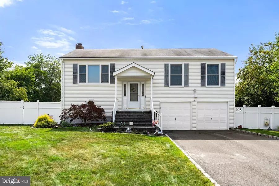 908 REVERE CT, Toms River, NJ 08753