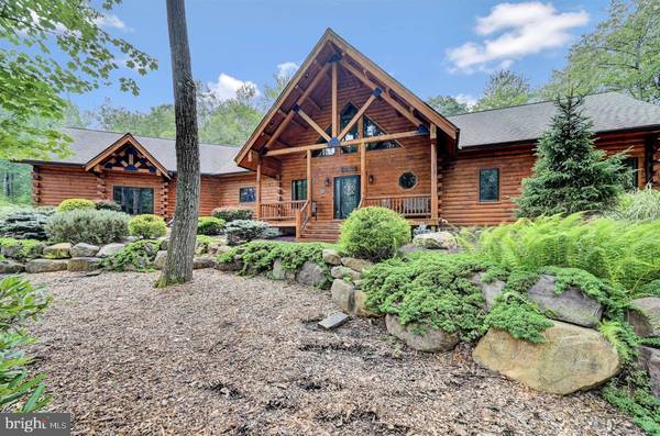 360 WOLF HOLLOW RD, Lake Harmony, PA 18624