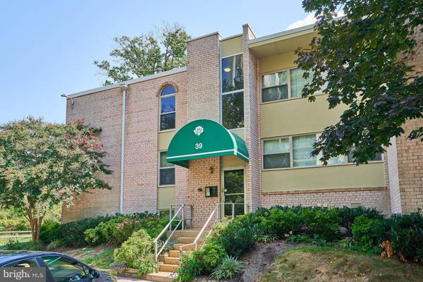 39 CANTERBURY SQ #301, Alexandria, VA 22304