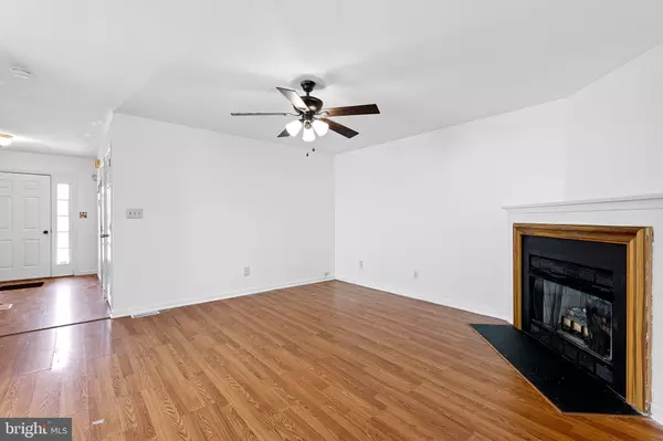 Newark, DE 19702,10 WOODCREST CT
