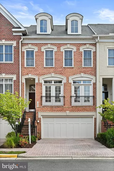 7025 LITTLE LEAF LINDEN LN, Mclean, VA 22101