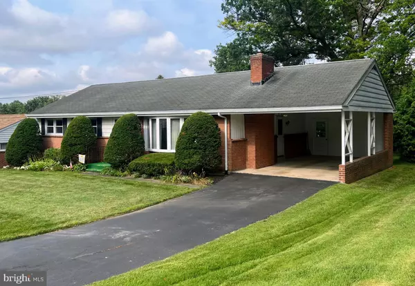 Lancaster, PA 17603,408 FAIRWAY DR