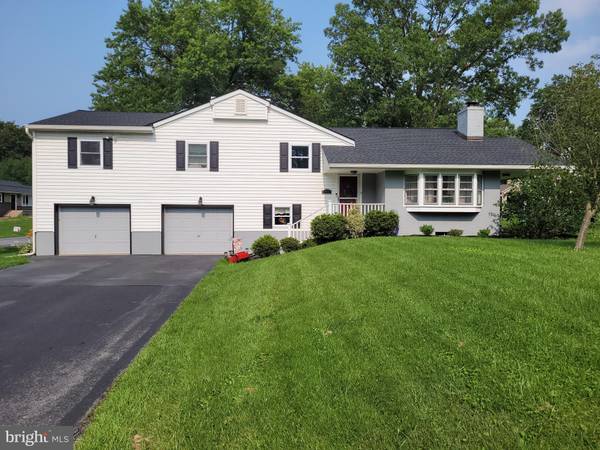 931 COLONIAL CLUB DR, Harrisburg, PA 17112