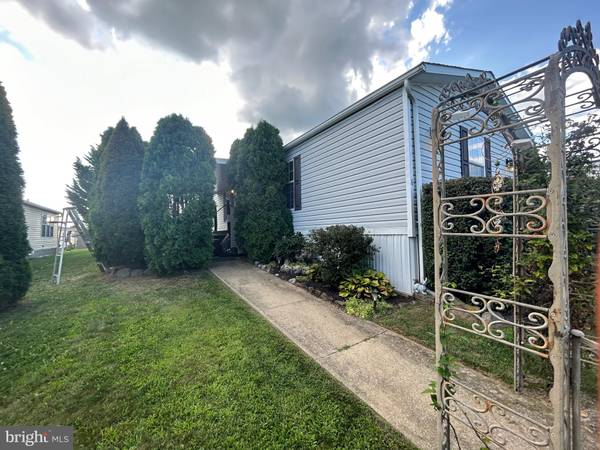 4 PINE ST, Fredericksburg, PA 17026