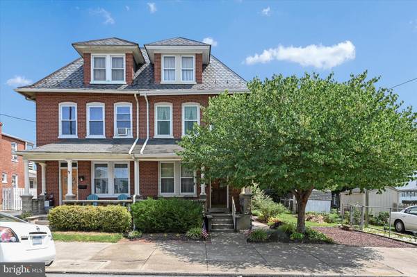 33 S 9TH ST, Columbia, PA 17512