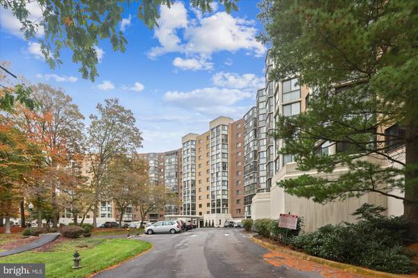 Silver Spring, MD 20906,15107 INTERLACHEN DR #419