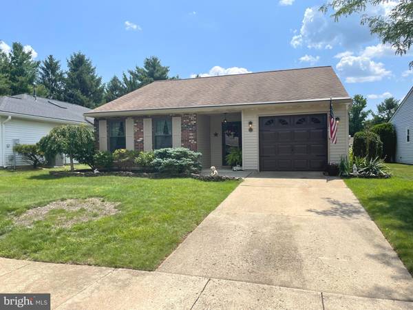 4 HILLTOP LN W, Columbus, NJ 08022