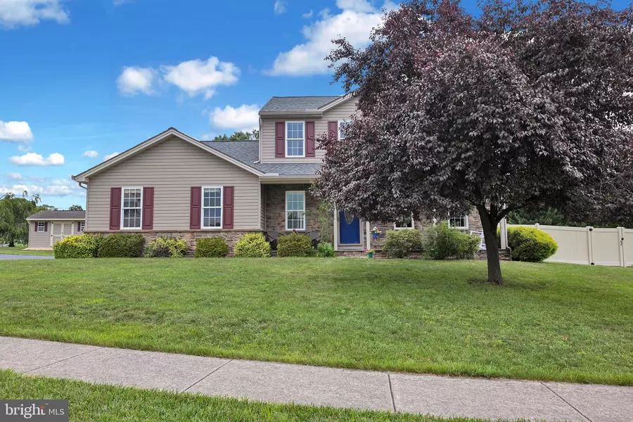 102 SUMMER HOUSE LN, York, PA 17408