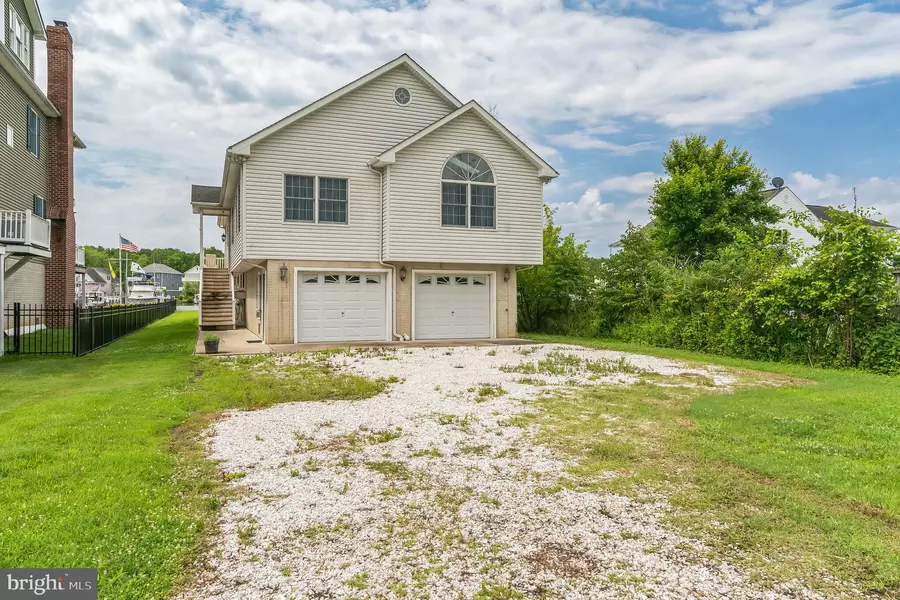 3733 CLARKS POINT RD, Middle River, MD 21220