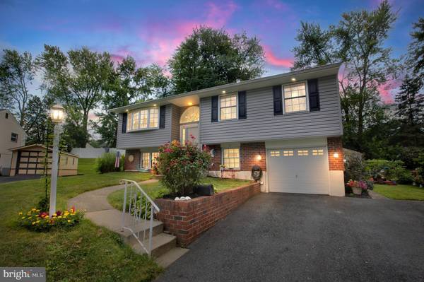 17 LATCHES LN, Aston, PA 19014