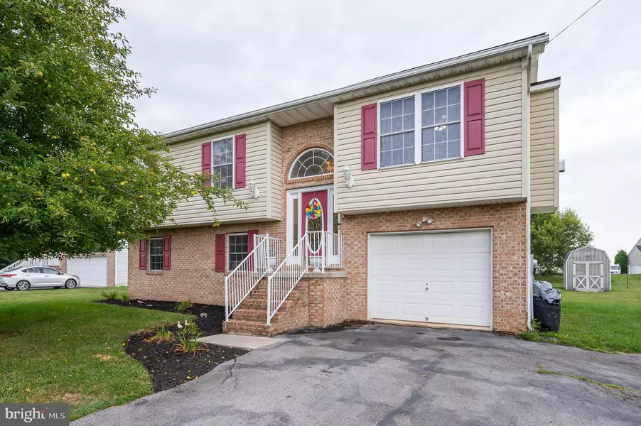 1002 NASH CT, Martinsburg, WV 25401