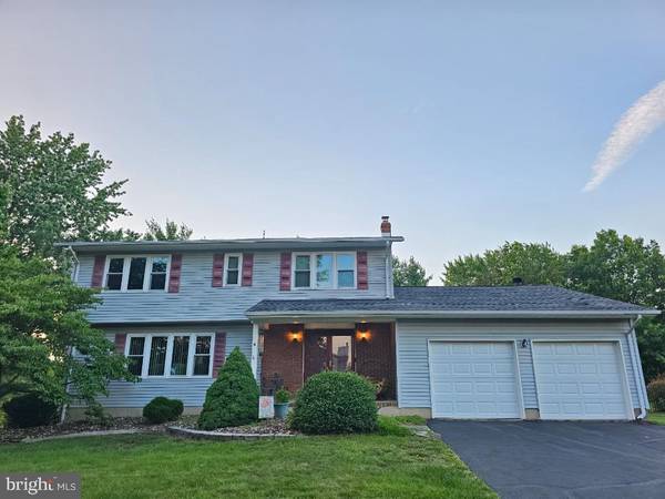 4 INNOCENZI DR, Hamilton, NJ 08690