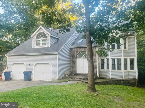 4 DOWNING LN, Voorhees, NJ 08043