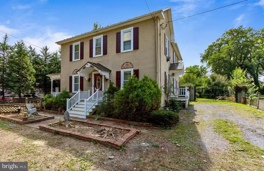 205 WALNUT ST, Berryville, VA 22611