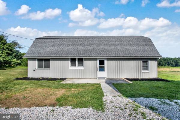 6181 YORK RD, Spring Grove, PA 17362