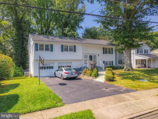 23 COLONIAL LAKE DR, Trenton, NJ 08648