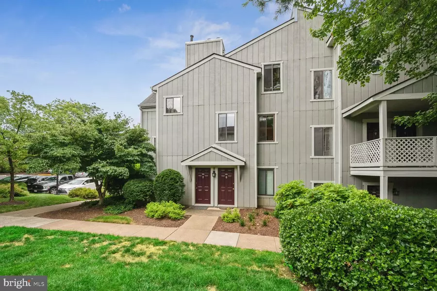 2303 HUNTERS RUN DR, Reston, VA 20191