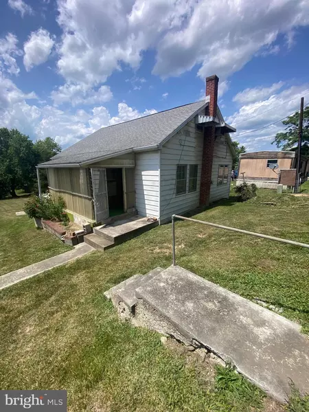 408 WINCHESTER AVE, Moorefield, WV 26836