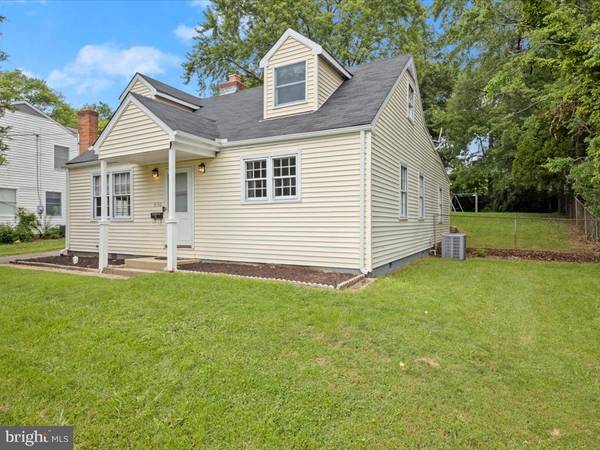 3136 HOLLOWAY RD, Falls Church, VA 22042