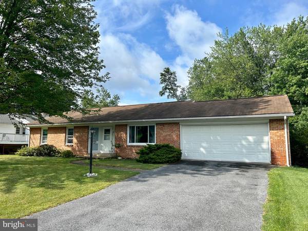 7 HELLAM DR, Mechanicsburg, PA 17055