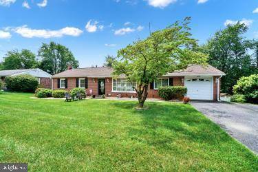 16 ESSEX CIRCLE DR, Shrewsbury, PA 17361