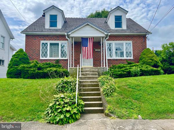 160 MAPLE ST, Coplay, PA 18037