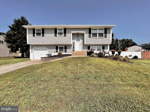 205 WREXHAM CT, Woodbury, NJ 08096