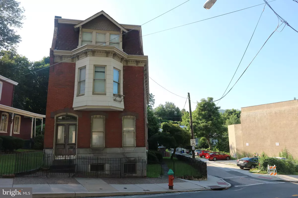 Philadelphia, PA 19128,267 GREEN LN