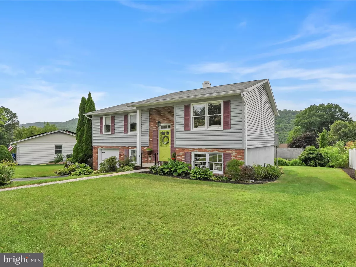 Pottsville, PA 17901,9 CRESTVIEW DR