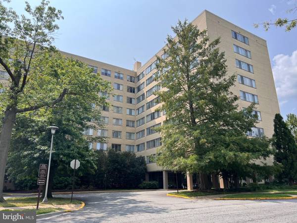 6641 WAKEFIELD DR #901, Alexandria, VA 22307