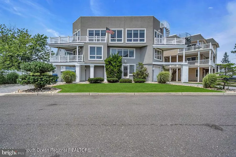 64 BAY BREEZE DR, Toms River, NJ 08753