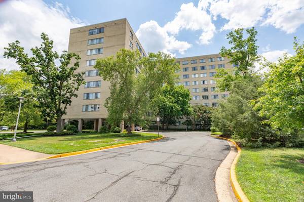 6621 WAKEFIELD DR #807, Alexandria, VA 22307