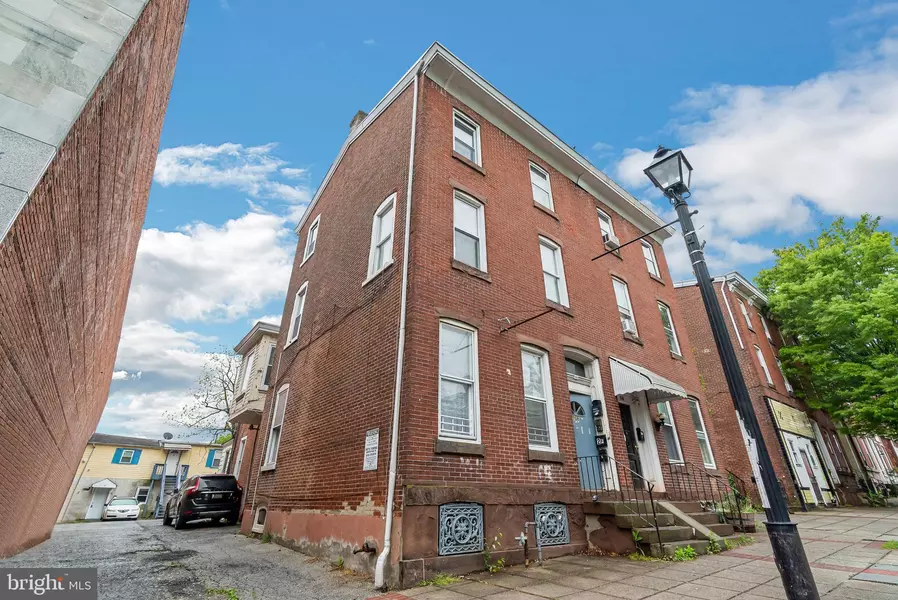 708 W MARSHALL ST, Norristown, PA 19401