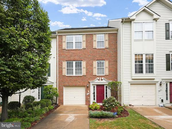 8034 HORSESHOE COTTAGE CIR, Lorton, VA 22079