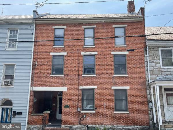 30 E MAIN ST, Newville, PA 17241