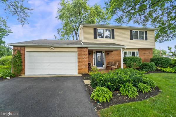 1325 HICKORY RD, Macungie, PA 18062