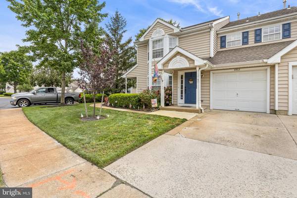 6902 NORMANDY DR #B, Mount Laurel, NJ 08054