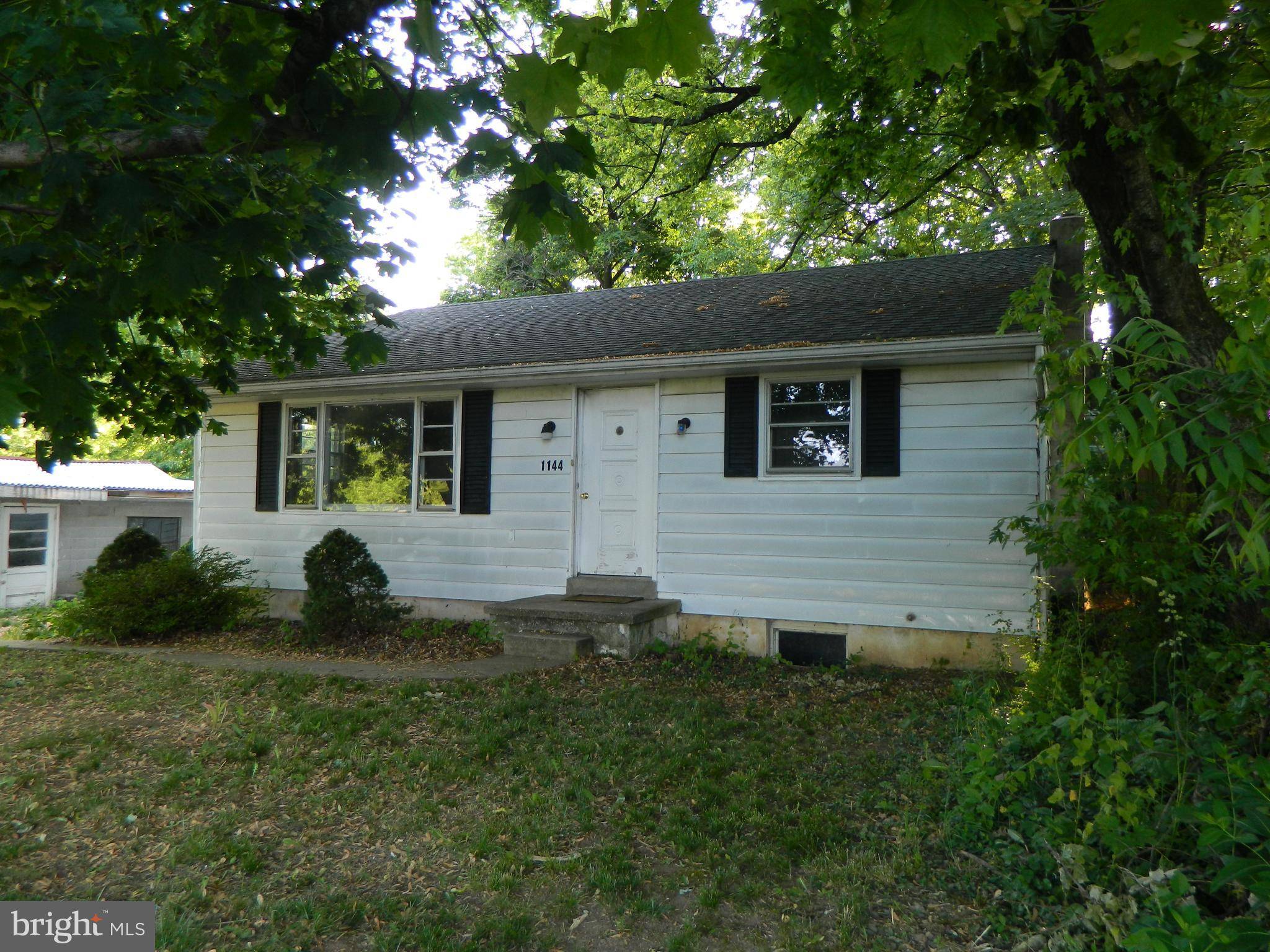 1144 VALLEY RD, Mertztown, PA 19539