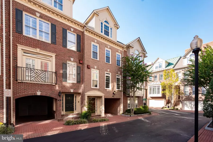 824 WATER PL, Alexandria, VA 22314