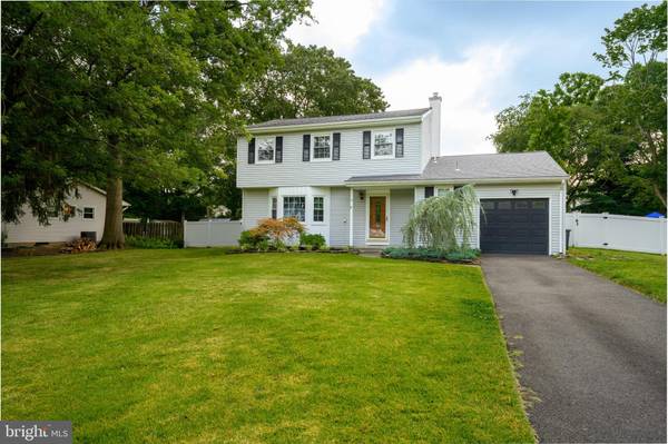 10 MARILYN DR, Cranbury, NJ 08512