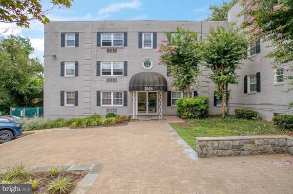 2026 N VERMONT ST #102, Arlington, VA 22207