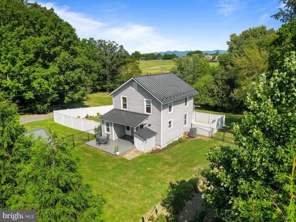 72 LIBERTY ST, Weyers Cave, VA 24486