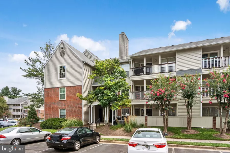 3920 PENDERVIEW DR #302, Fairfax, VA 22033