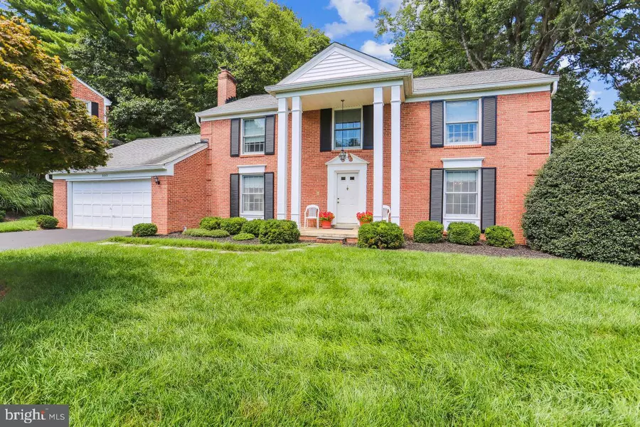 8801 FOX HILLS TRL, Potomac, MD 20854