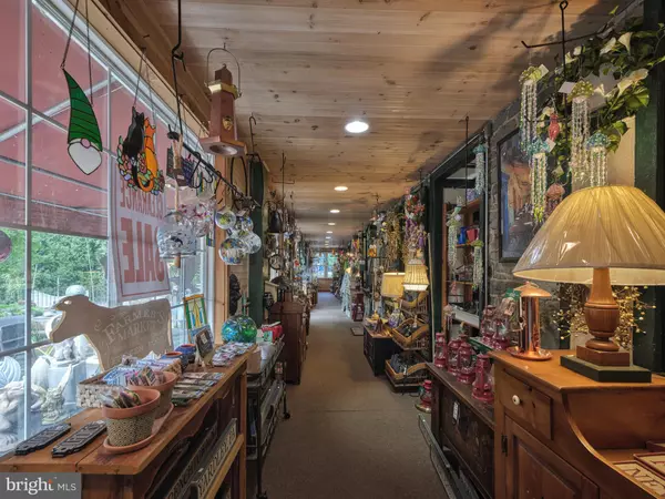 6 RIVER RD Pipersville, PA 18947