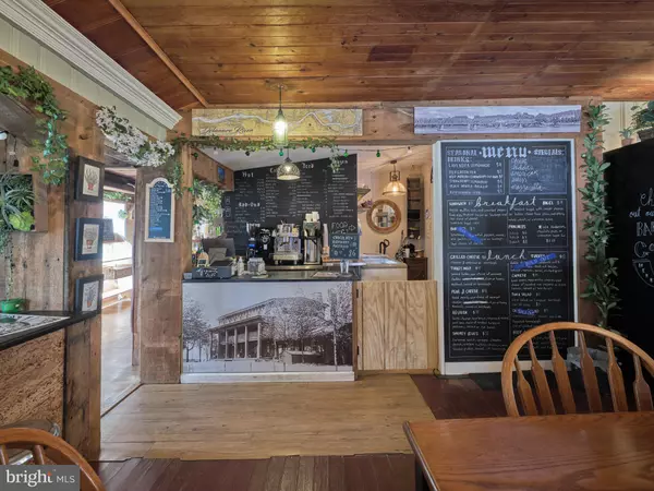 6 RIVER RD Pipersville, PA 18947