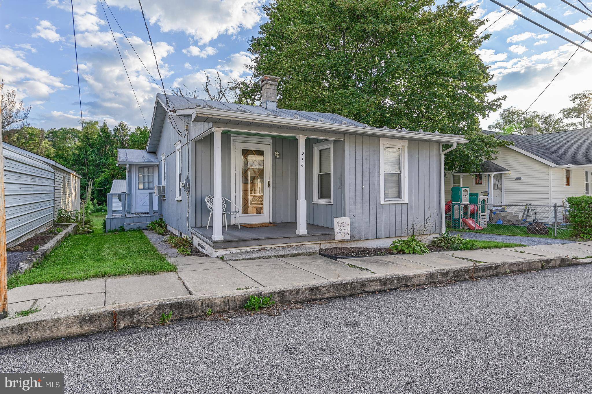 314 W FRONT ST, Lewisberry, PA 17339