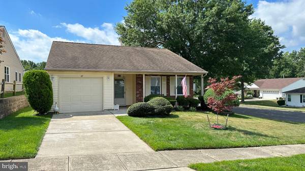 27 LAKE VIEW TER, Columbus, NJ 08022